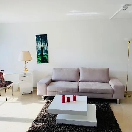 Private Im Gebaeude Des Graf Eberhard Apartment *